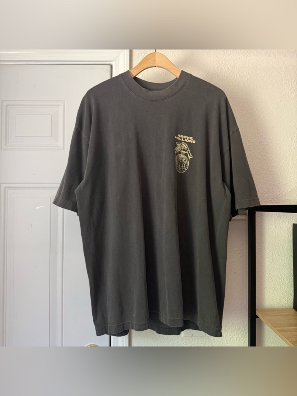 ABOVE MILLIONS charcoal grey graphic crew short sleeve oversized tee‎ t-shirt